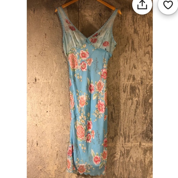 ISO VINTAGE GUESS COLLECTION FLORAL SLIP